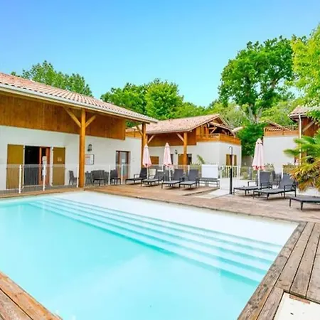 Semesterbostad House *